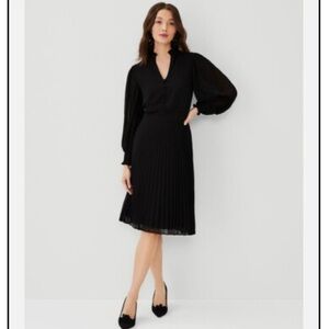 NWT Ann Taylor Black Accordion Pleat Long Sleeve Henley Dress, Size 4
